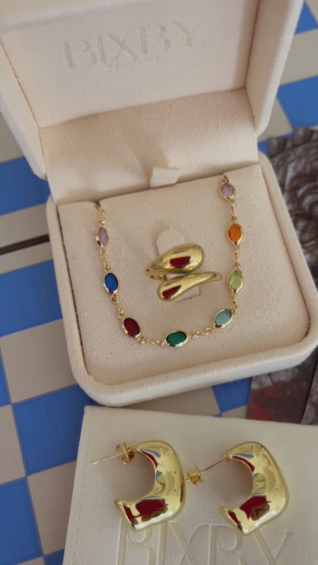 Video of our Multicoloured gemstone necklace 